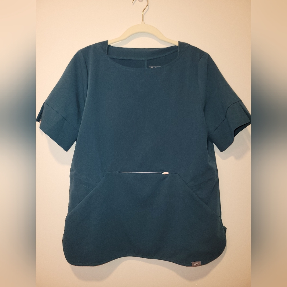 Used women's Figs scrub top
